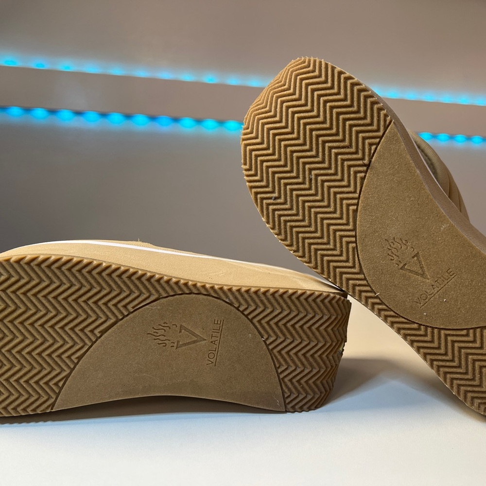 Women’s Volatile Tan Platform Flip Flops Sandals Size 7 - Picture 7 of 7